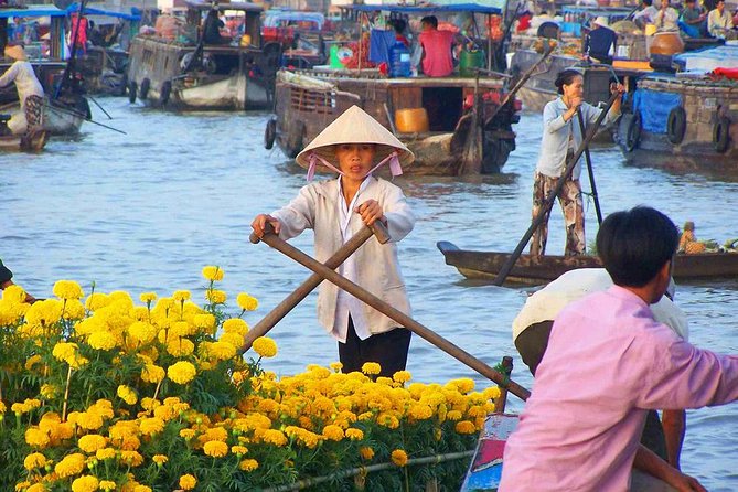 3-Day Mekong Delta Tour including: Cai Rang floating market - Local home time, rice noodles, and Champa craft stops