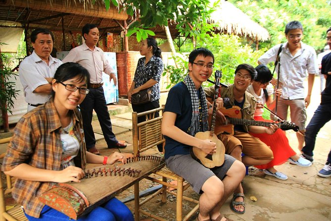 3D2N Mekong - Floating Market - Chau Doc - Boat To Phnom Penh - About the guides: where this tour really scores points