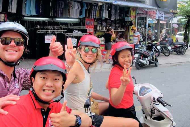Big Eats & Small Seats - Five street-food stops: papaya, pork noodles, clams, crab, and coconut rice cakes