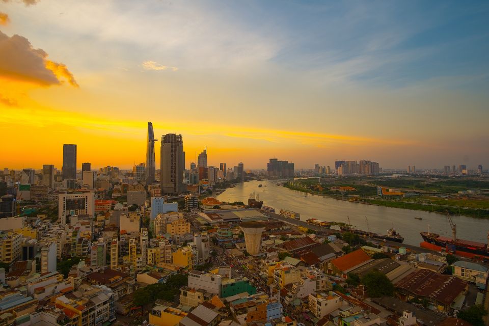 Bitexco Financial Tower: Saigon Sky Deck - Fast Track Ticket - Saigon Skydeck views: how to use the binoculars and screens like a pro