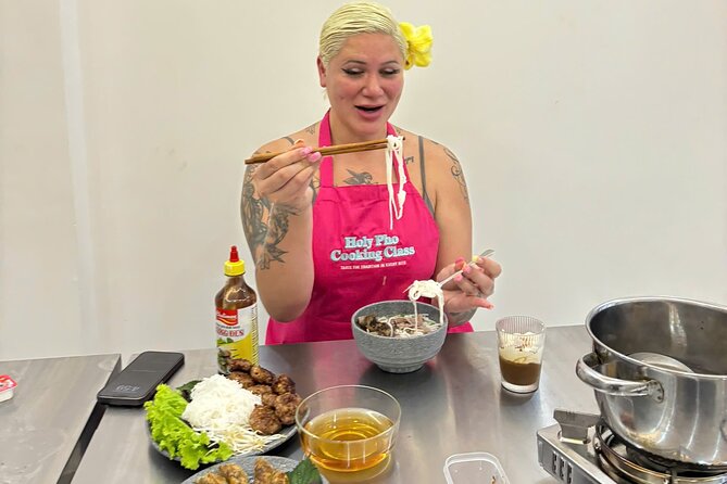 Cook 4 Local Vietnamese Dishes In Pink-themed Class & Market Tour - Saigon’s pink alley studio: the vibe and the practical setup