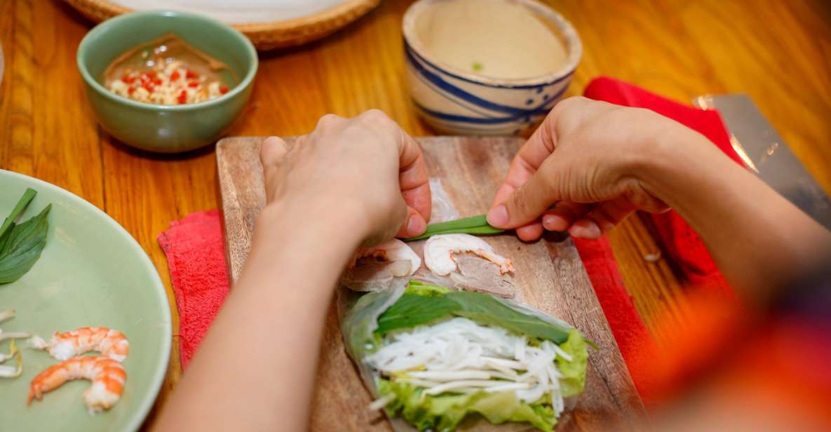 Cooking Class with Ben Thanh Market visit - Finding the Chef: Cua Tay Gate and a Smooth Start