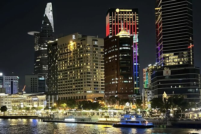 Dinner On Cruise In Ho Chi Minh City With Private Table - The Onboard Vibe: Entertainment, Sound Levels, and Comfort