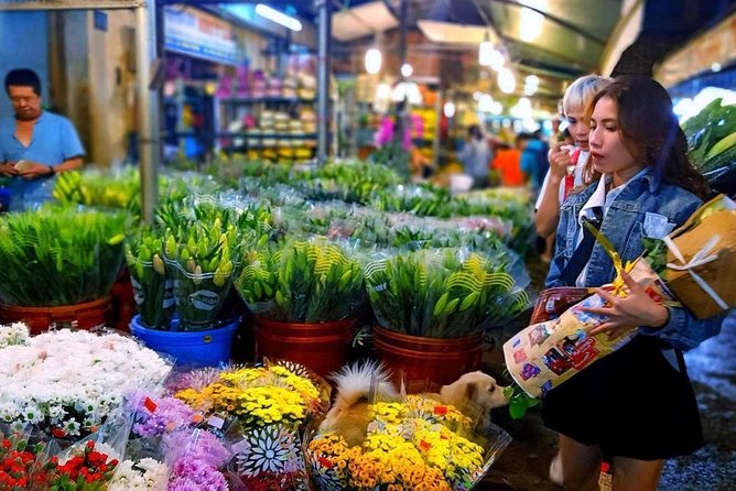 Exploring Saigon by Scooter, Day or Night - Ride comfort: helmets, pacing, and how to not dread traffic