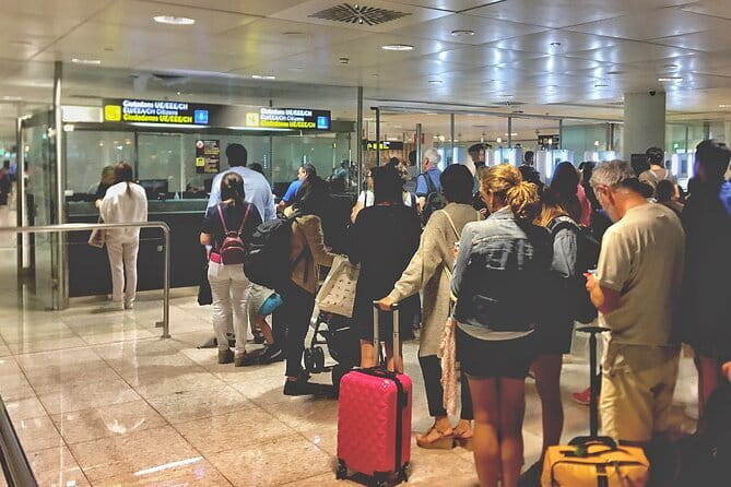 Fast Track VIP Service Tan Son Nhat Airport (Ho Chi Minh-Vietnam) - Departure flow: check-in help through security to the boarding gate