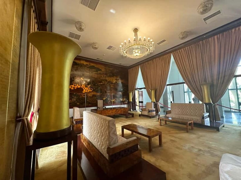 Free E-Sim War Remnants Museum & Independence Palace Tour - Should you book this Independence Palace and War Remnants Museum tour?