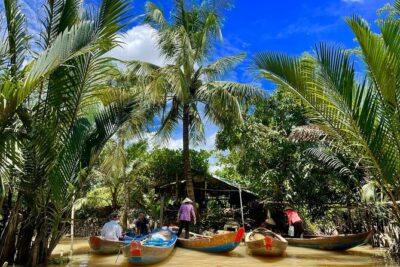 Full-Day Tour in Mekong Delta with Pick Up in Central District 1 - Con Lan honey bee farm and honey tea tasting