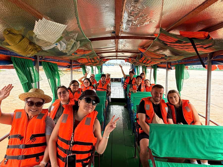 HCM: Authentic Mekong Delta - Boat, TukTuk, Khot Cake Making - Vinh Trang Pagoda: the first real taste of Mekong culture