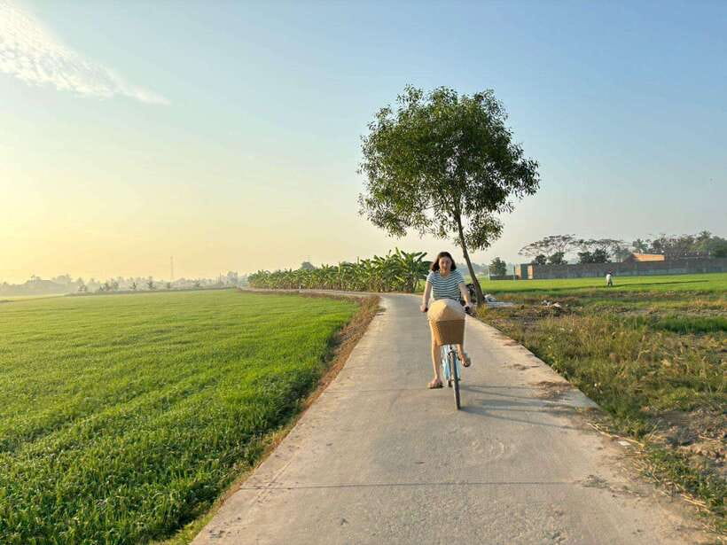 Ho Chi Minh City: 2-Day Bike & Kayak Mekong Delta Tour - Day 2 sunrise cycling: rice fields, fruit gardens, and coffee with locals