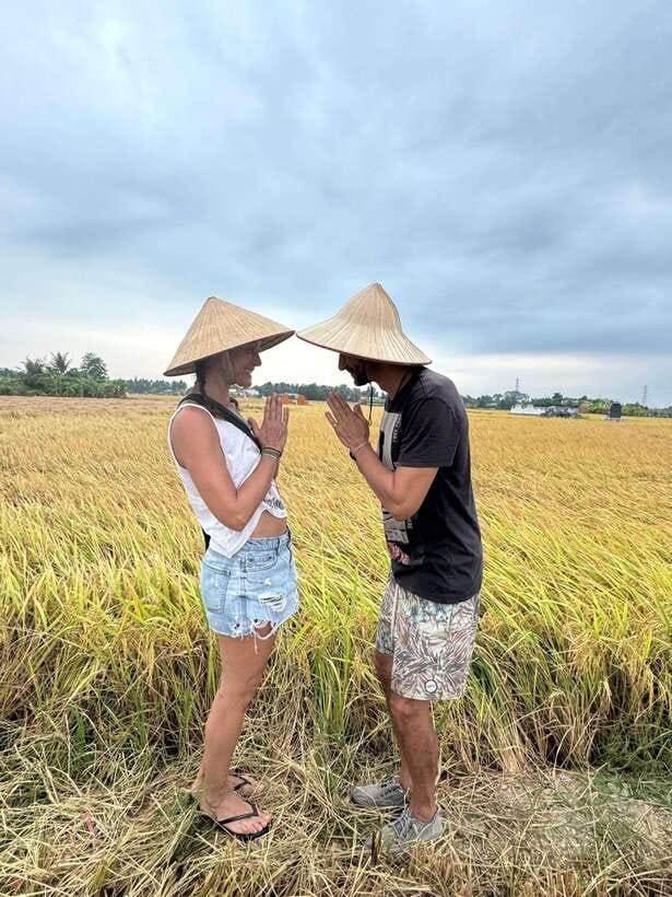 Ho Chi Minh City: 2-Day Bike & Kayak Mekong Delta Tour - Kayaking through the water maze, then planting rice and catching fish