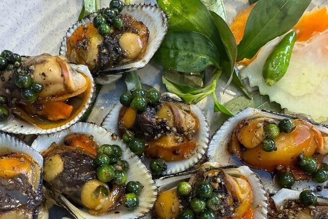 Ho Chi Minh City Food Tour with 8+ Authentic Local Tastings - Ben Nghe Street Food to a monumental cathedral: a fast start with street energy