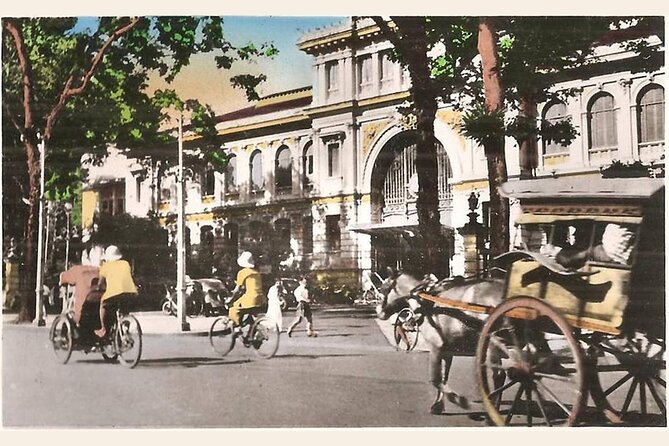 Ho Chi Minh City: Highlights & Hidden Gems - Free Walking Tour - People’s Committee Building and the Ho Chi Minh Statue Moment