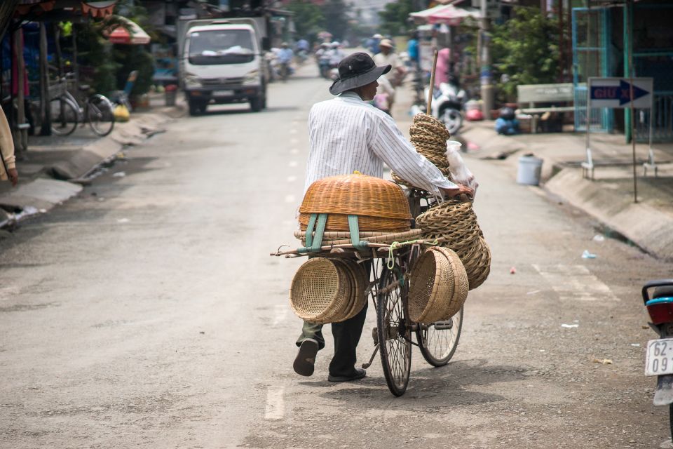 Ho Chi Minh City: Mekong Delta Full-Day Speedboat Tour - Cao Dai Temple in Thủ Thừa District: a calm hour inside a living belief