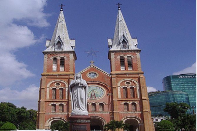 Ho Chi Minh City private full-day tour with Lunch included - Ben Thanh Market: souvenirs plus eating stalls (plan your budget)