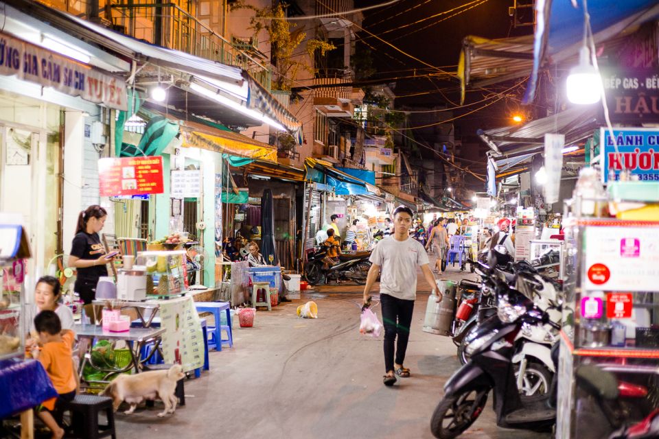 Ho Chi Minh City: Private Street Food Evening Walking Tour - The food lineup: 9 dishes, drinks, and a real dessert finish