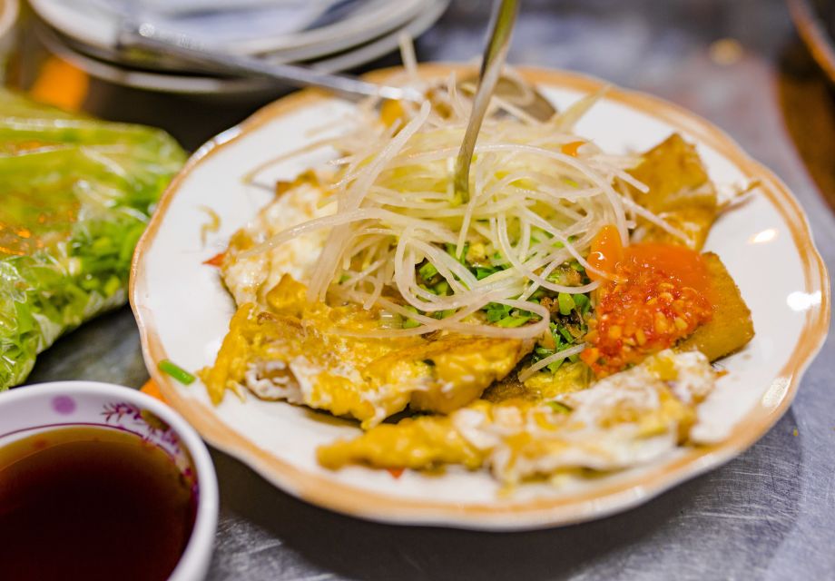Ho Chi Minh City: Private Street Food Evening Walking Tour - The flower market finale and the lotus-touch moments