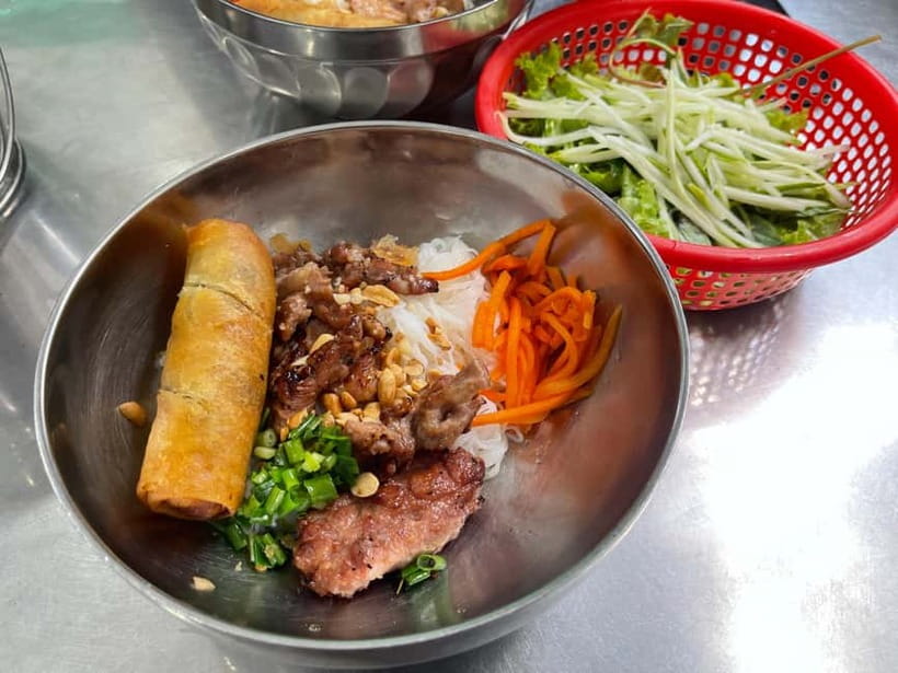 Ho Chi Minh City: Super Niche Walking Street Food Tour - The guide factor: Saigonese foodies who explain the why, not just the what