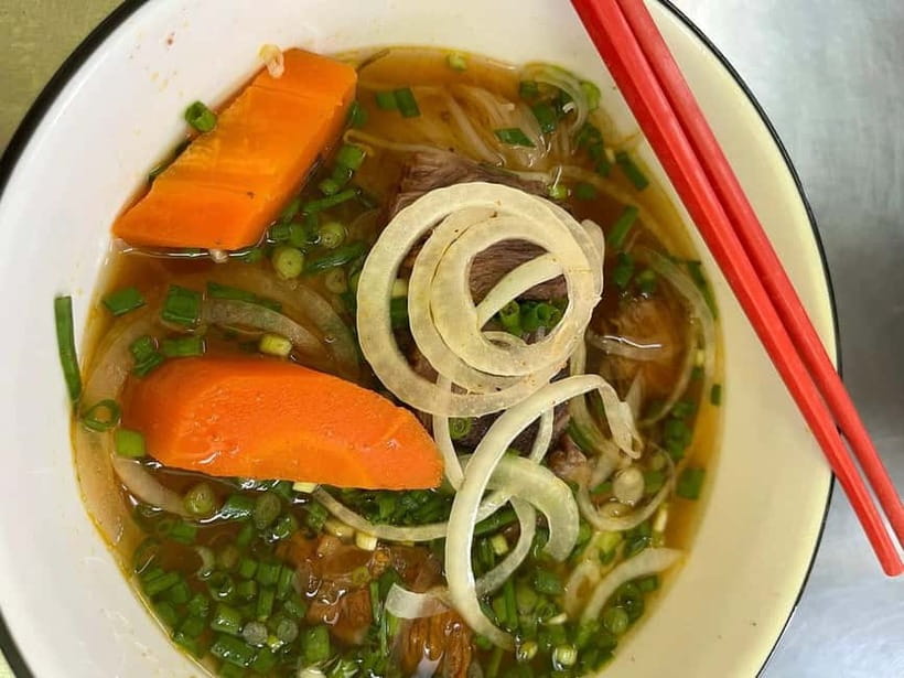 Ho Chi Minh City: Super Niche Walking Street Food Tour - The 30-minute secret stop: one last taste before the food coma
