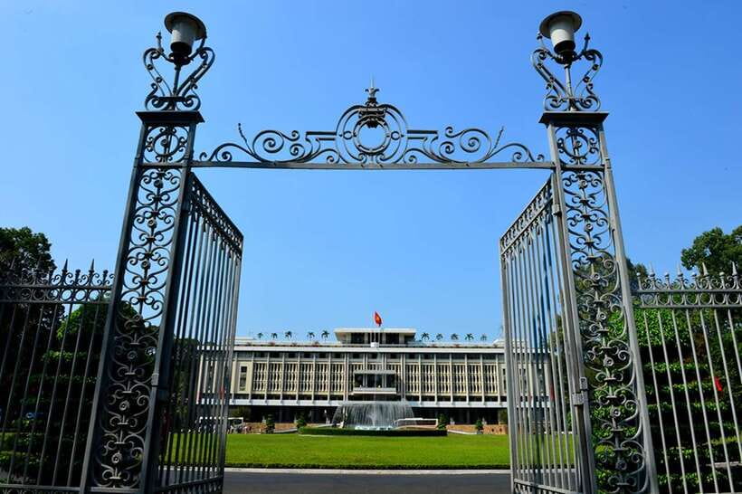Ho Chi Minh City Tour with Colonial Heritage and Chinatown - Independence Palace and French colonial landmarks in the morning