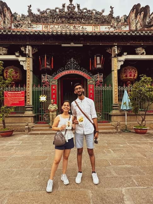 Ho Chi Minh City Tour with Colonial Heritage and Chinatown - Lunch between history and Chinatown