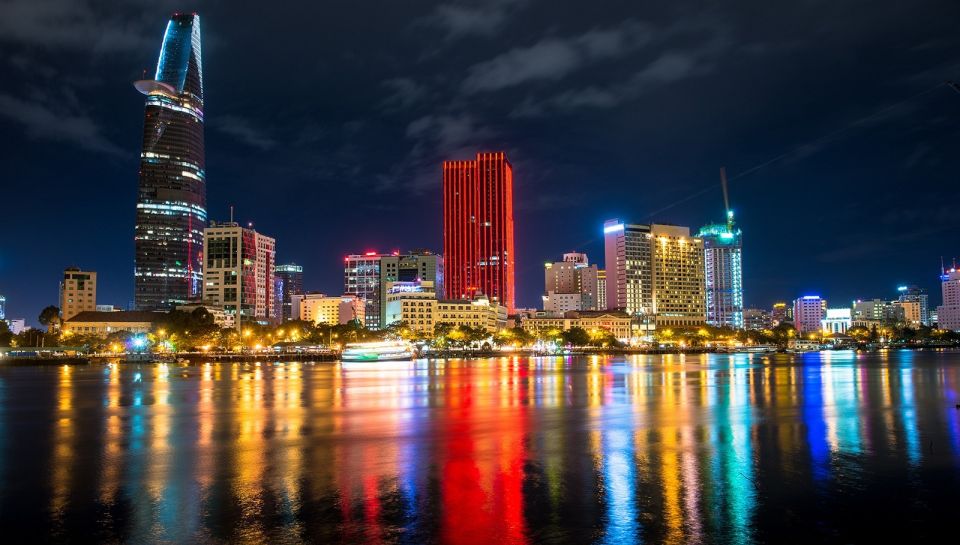 Ho Chi Minh City: Water Puppet Show and Dinner Cruise - Entering The Water Puppet Theater: Where the Pool Becomes the Stage