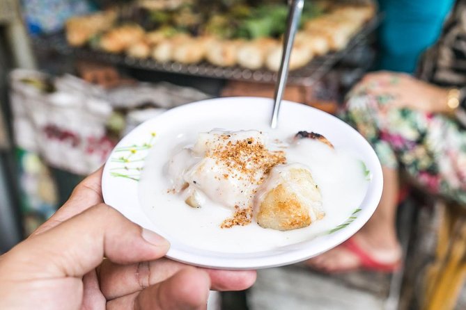 Ho Chi Minh Street Food Tour By Motorbike (Unique & Authentic) - Stop 1 (District 3): Chuối nếp nướng and the street-corner start