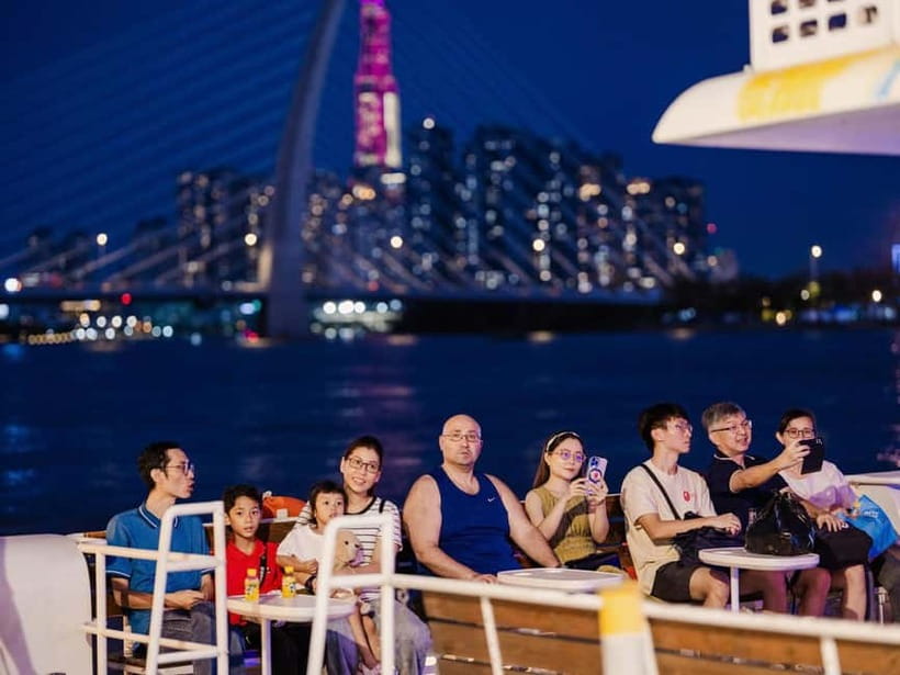 Lively Saigon River Sightseeing Cruise + Guided Walking Tour - Onboard perks: drinks, live music, and the ice cream start