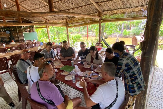 Mekong Delta Homestay Explore Nature 2-Day Family Tiny Garden - Kayaking through waterways: a true Mekong-style perspective