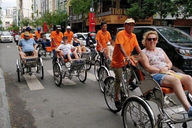 One hour cyclo tour around Saigon - Stop 4: Independence Palace, Tanks and the End of the War