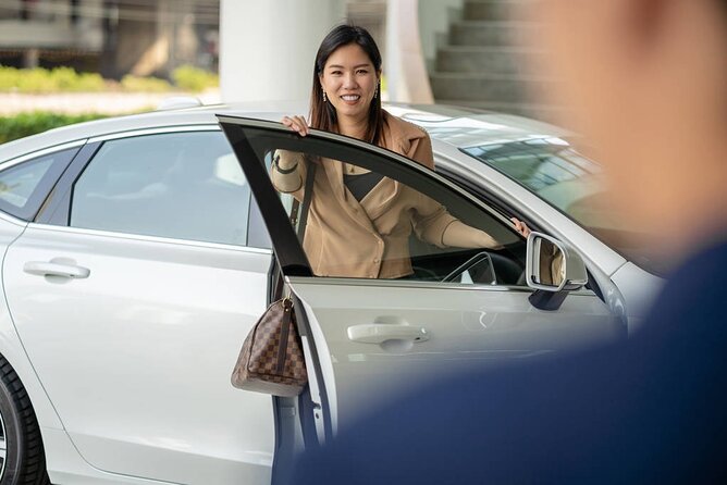 Private Departure Transfer: Ho Chi Minh City Hotels to Tan Son Nhat Airport - Vehicle setup and group size: when private makes the most sense