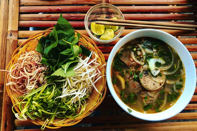 Private Local Food 4-hour Scooter Tour in Ho Chi Minh City - Stop 3: Bún Bò Xưa for Bun Bò Hue