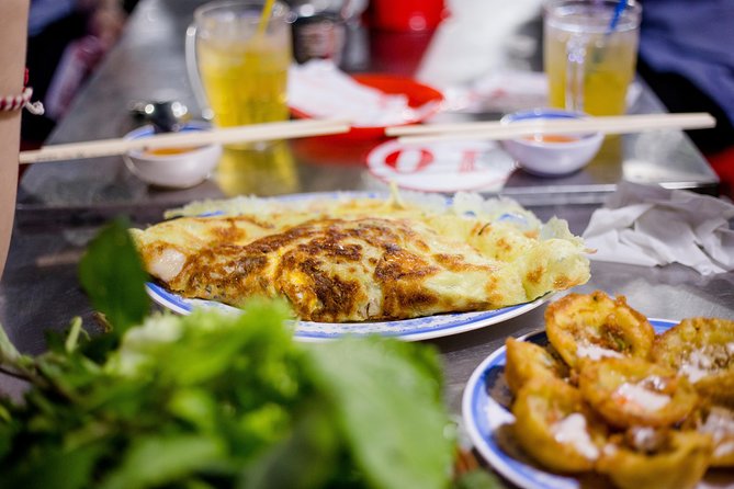Private Street Food Motorbike Tour in Ho Chi Minh City - District 10 night flower market: sights first, then street snacks