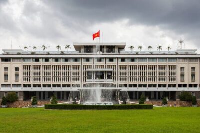 Private Walking Half Day Tour in Ho Chi Minh City - Nguyen Hue coffee break: coconut coffee in the middle of the landmarks