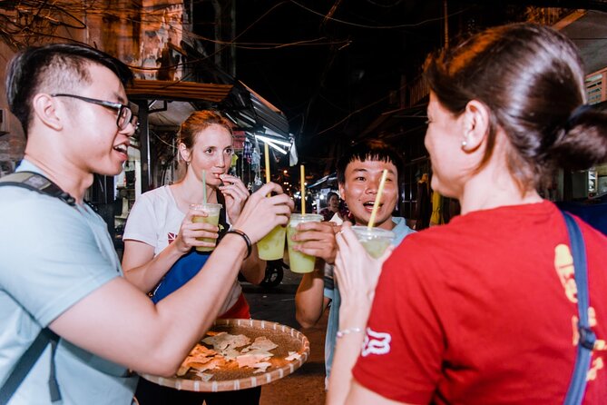 Saigon After Dark With Seafood, Beer & Live Music Bar - Stop 1: Bún Bò Xưa and the comfort of first taste