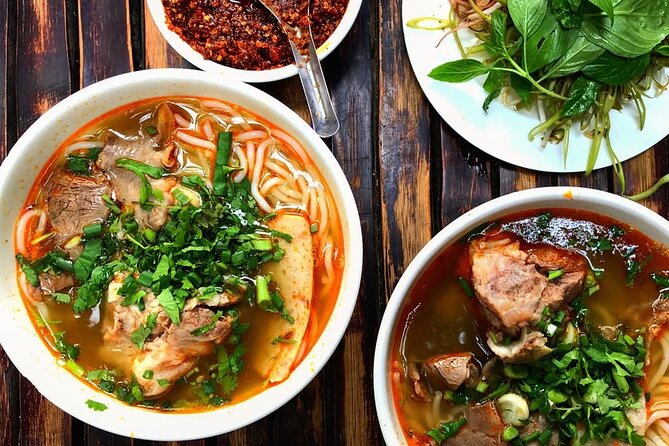 Saigon After Dark With Seafood, Beer & Live Music Bar - Stop 2: Nguyen Thien Thuat apartment buildings (plus a pagoda inside)