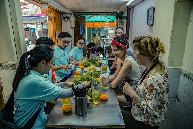 Saigon After Dark With Seafood, Beer & Live Music Bar - Stop 3: Ho Thi Ky Flower Market on Le Hong Phong Street