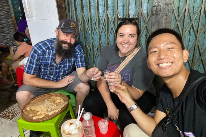 Saigon by Night: Private Street Food Walk You Can’t Miss - Sugarcane Juice and Vietnamese Pizza: Cooling Down and Turning the Heat Back On