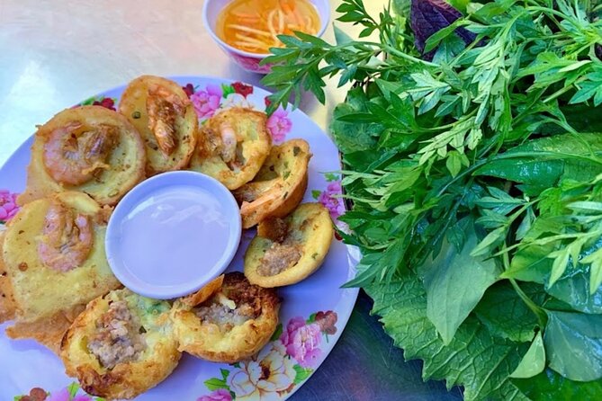Saigon Evening Walking Street Food Tour - Taxi to non-tourist lanes: the part that feels most local