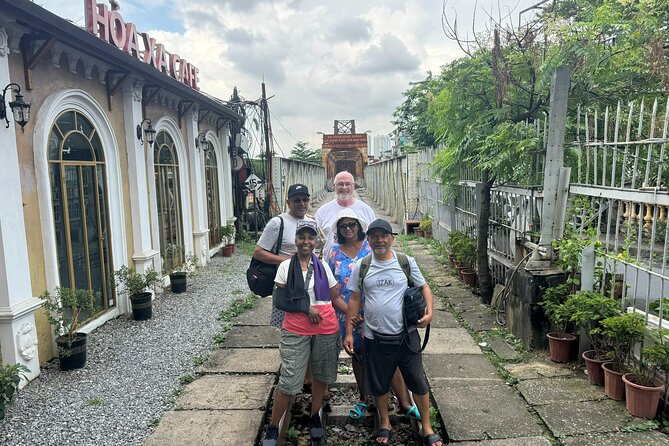 Saigon Jeep City Tour, Backstreet, Cultures hidden Gems 4 Hours - Stop 5: Ho Thị Kỷ Flower Market and the smell test