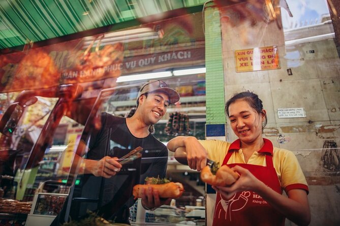 Saigon Night Bites on Foot: Local Vendors, Stories & Sweet Finish - How a 5 pm walking plan keeps Saigon food tasting honest