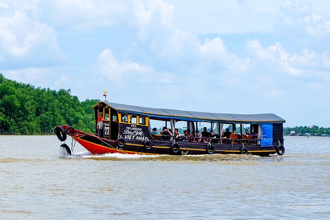 Small-Group Mekong Delta Day Trip: Boat Ride, Cottages & Pagoda - Lunch by the water at Lang Xanh Ben Tre: the included 5-course meal