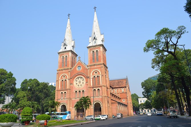 Small-group Saigon City & Cu Chi Tunnels Day Trip - Headed Out of the City: The Drive to Cu Chi Tunnels
