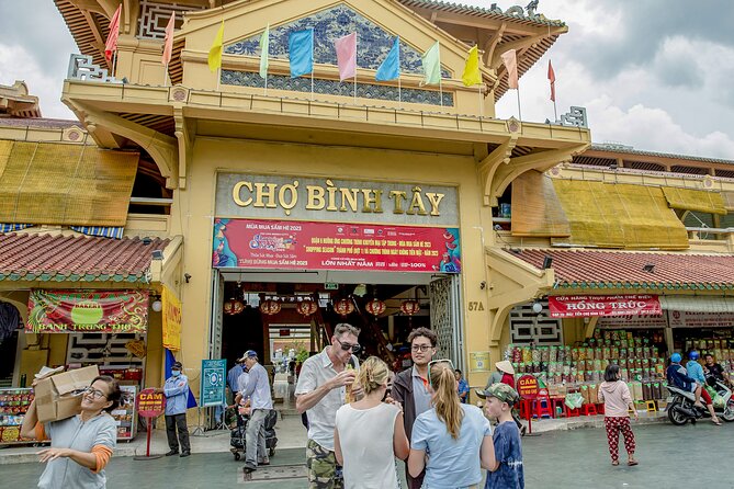 Small-group Saigon City Tour: 1-day Must-See Icons & Cyclo Ride - French lines at the Central Post Office, then Taoist atmosphere at Jade Emperor Pagoda