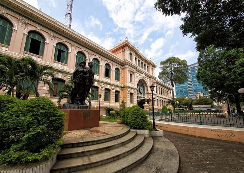 Small Group Tour: Ho Chi Minh City and Cu Chi Tunnels - Lunch and the city breaks: how to eat well without losing the day