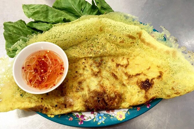 The Coolest Vegan Food Tour by Motorbike in Ho Chi Minh City - Nguyen Thien Thuat apartment buildings: vegan bun bò in a war-era setting