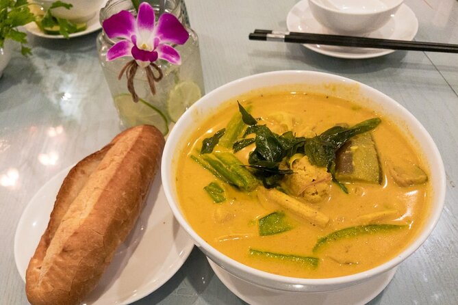 The Coolest Vegan Food Tour by Motorbike in Ho Chi Minh City - District 5 and Chợ Lớn: hands-on banh mì and chè mâm