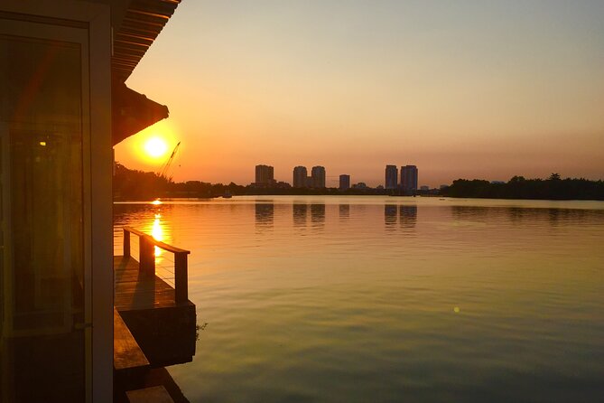 VIP Tour in Saigon: Romantic Sunset Cocktail by SpeedBoat - When to go and what to bring: umbrella and a light jacket save the night